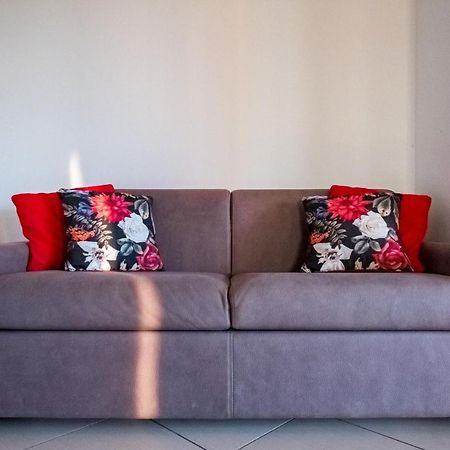 Residenza Oleandro Apartment Desenzano del Garda Luaran gambar