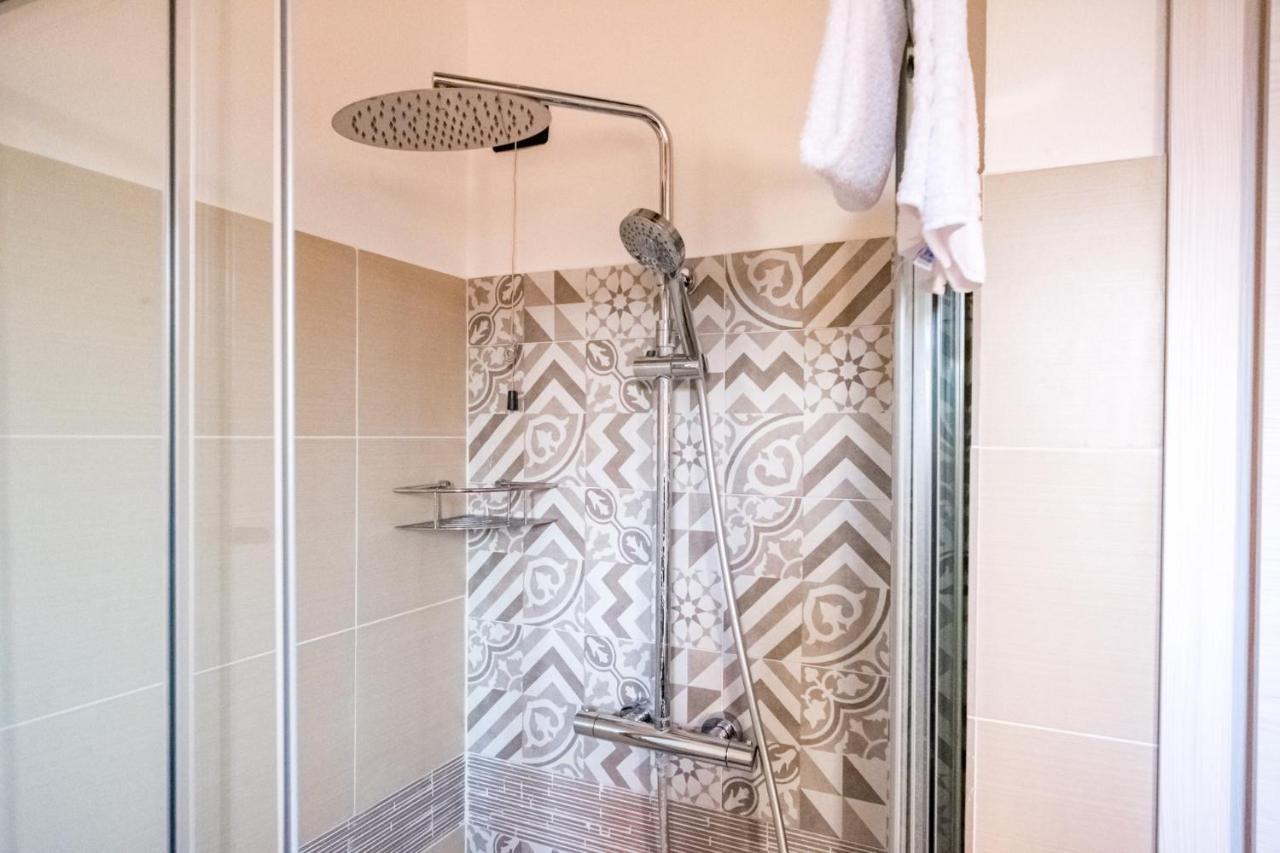 Residenza Oleandro Apartment Desenzano del Garda Luaran gambar
